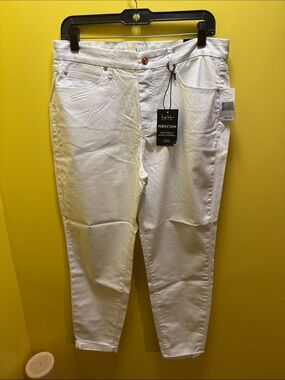 NWT Nicole miller white cuff jeans.